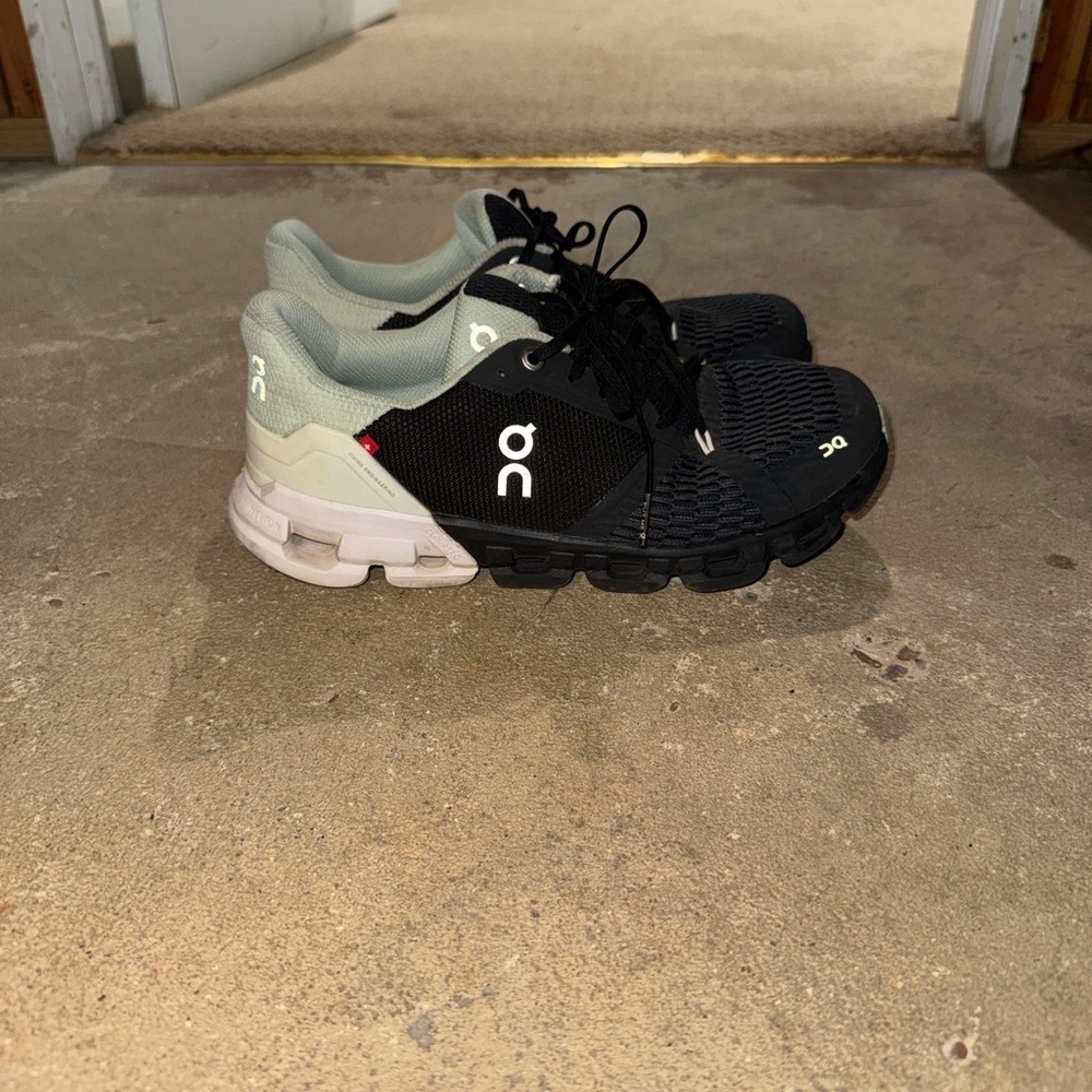 On Running Womens ' Black and White Sneakers